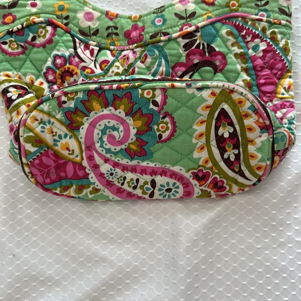 Vera Bradley Floral Green Handbag, small tote bag, perfect condition. snaps shut - Picture 8 of 8